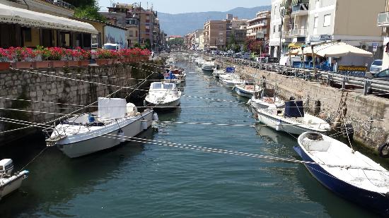 Image 1: the canal harbor of Terracina, photo by Latina Corriere