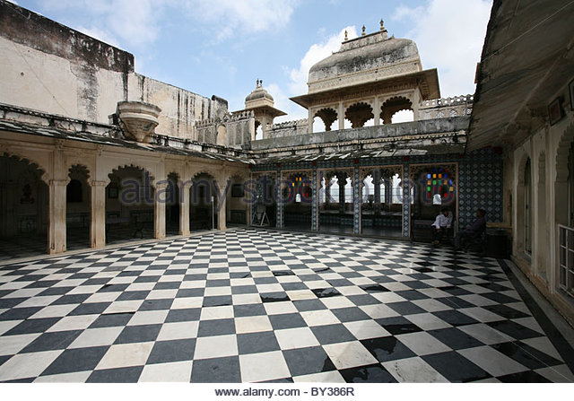 Open air royal courtyard, City Palace, Rajasthan Photo source: http://l7.alamy.com/zooms/dfd6f0a0da2d48a6aba1917634060848/open-air-ornate-royal-courtyard-rajya-angan-city-palace-udaipur-rajasthan-by386r.jpg