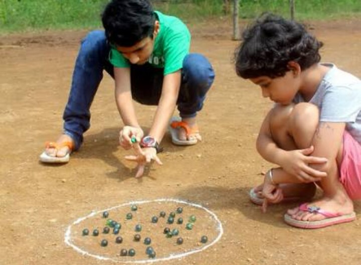Kids playing kanche pic credits : newsworldindia.in