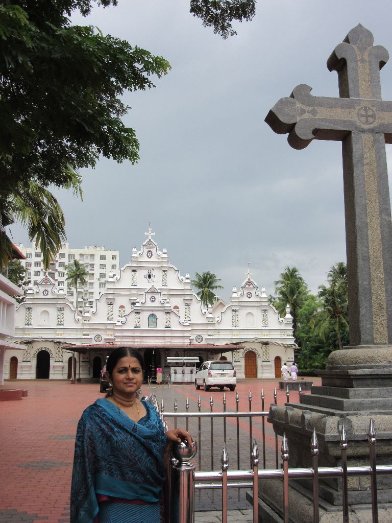Karingachira church always received the patronage of the Cochin royal family. After the Cochin Royal family shifted to Kanakakunnu palace (Hill Palace), the royal family was constantly afflicted by diseases. On consulting with astrologers, they decided to give offerings every month to the nearby 'horseman's church.'