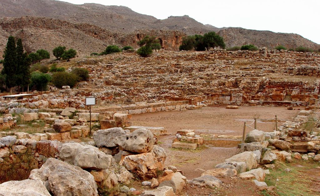 Palace of Zakros in southeastern Crete -photo by Damian Entwistle (Flickr)